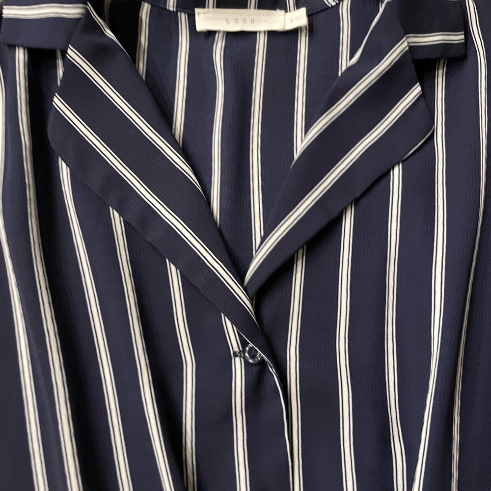 Striped Button Down Crop Top - Picture 5 of 5